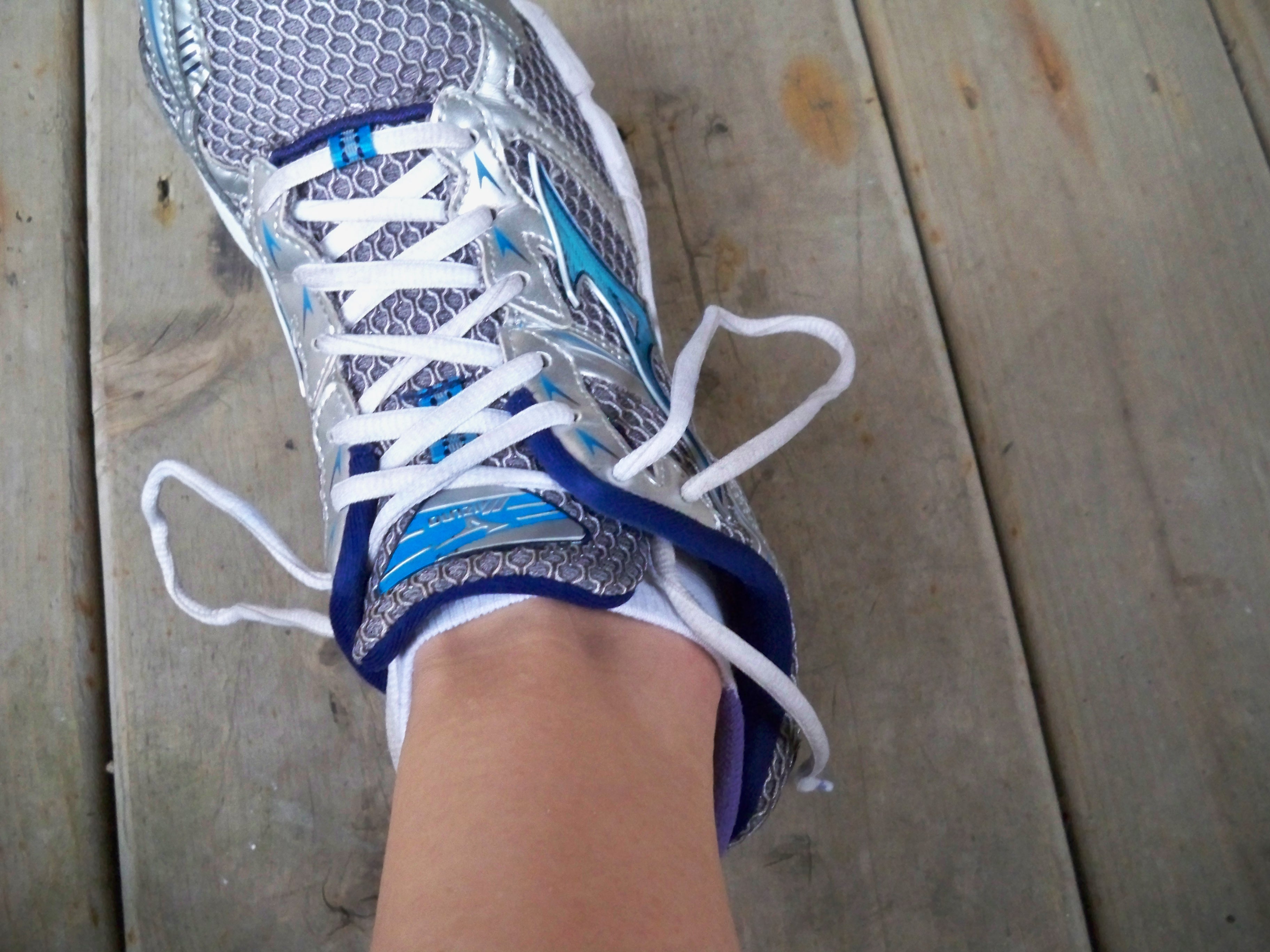 runners shoelace knot